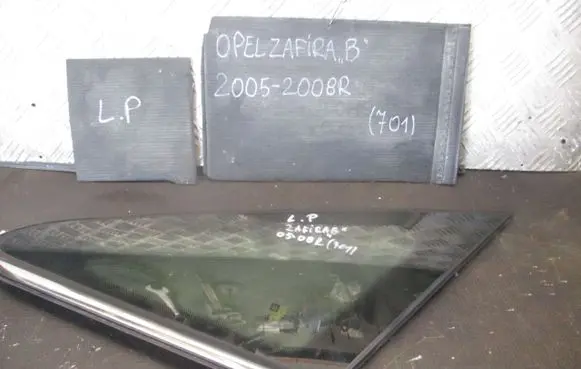 Opel Zafira B Front triangle window/glass 