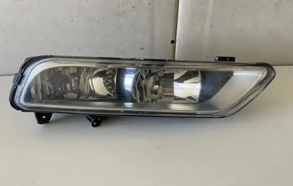 Volkswagen PASSAT B7 Front fog light