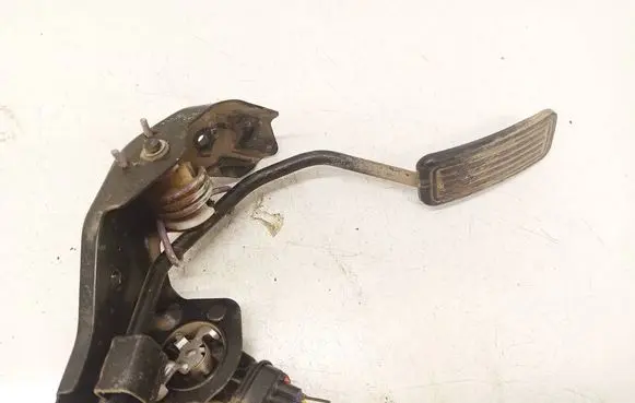 Toyota Avensis T250 Accelerator throttle pedal 