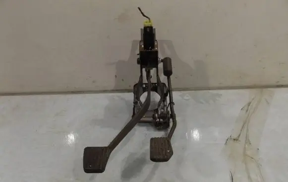 Chevrolet Aveo Brake pedal
