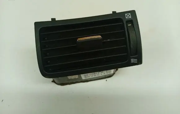 Toyota Avensis T250 Dash center air vent grill