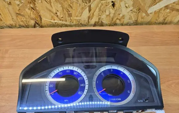 Volvo V70 Speedometer (instrument cluster) 36002726 30733368 69399690U