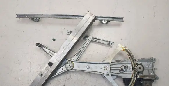Opel Zafira B Rear door window regulator with motor 
