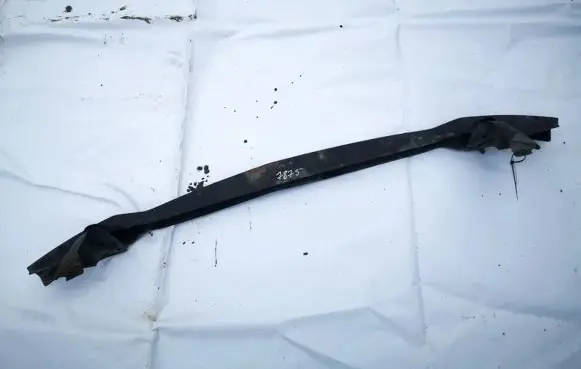 Volkswagen Touran I Front bumper mounting bracket
