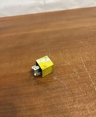 Mercedes-Benz A W169 Other relay A0025421419 D2739