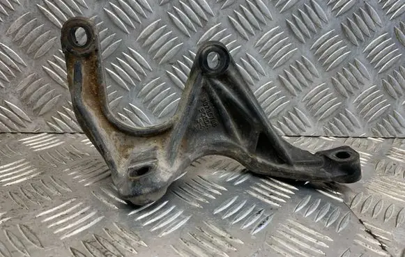 Volvo XC90 Engine mounting bracket 30735708