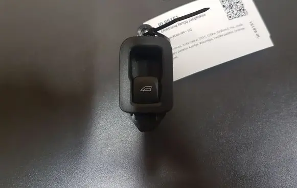 Volvo XC60 Electric window control switch 31272013 10W376