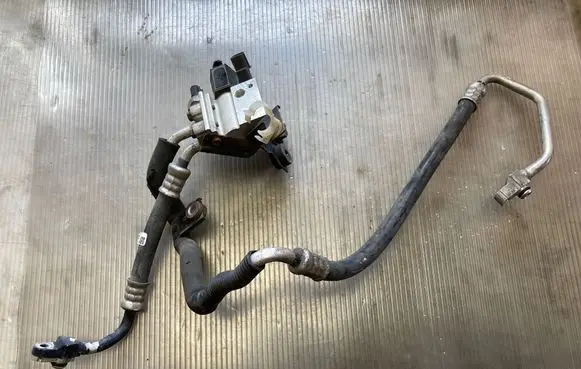 Honda CR-V Air conditioning (A/C) expansion valve 4433101120 01M29
