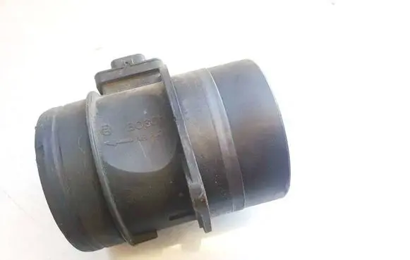 Volkswagen PASSAT B7 Mass air flow meter f00c2g8010