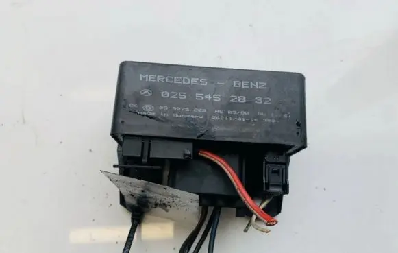 Mercedes-Benz Vaneo W414 Glow plug pre-heat relay 0255452832 899075000