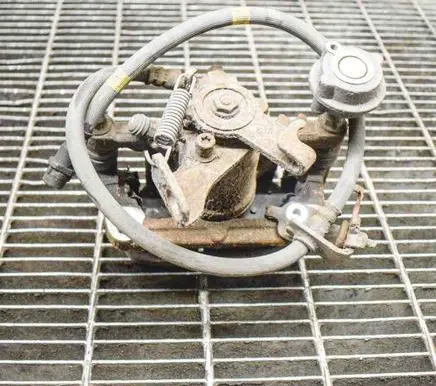 Chevrolet Volt I Rear brake caliper