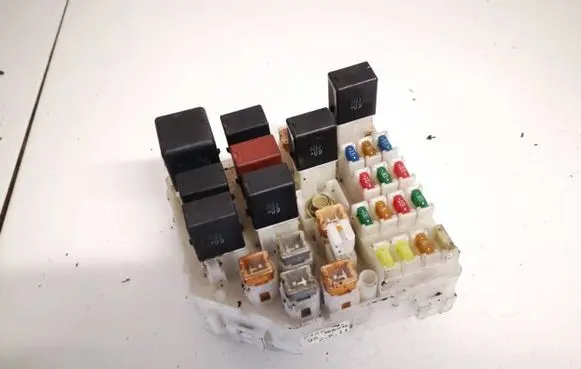 Toyota RAV 4 (XA20) Fuse box set
