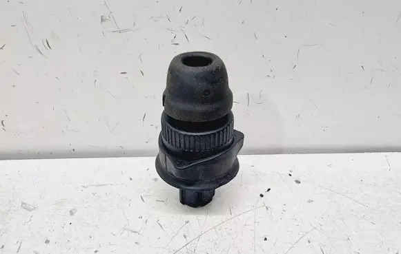 Nissan Qashqai J12 Tailgate/trunk/boot lid buffer 908786RR0A