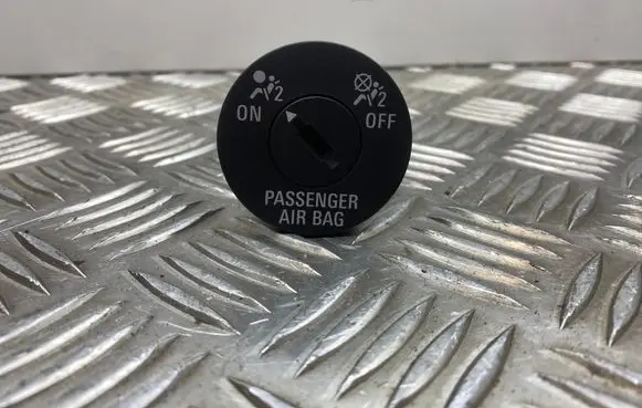 Chevrolet Spark Passenger airbag on/off switch 13268602