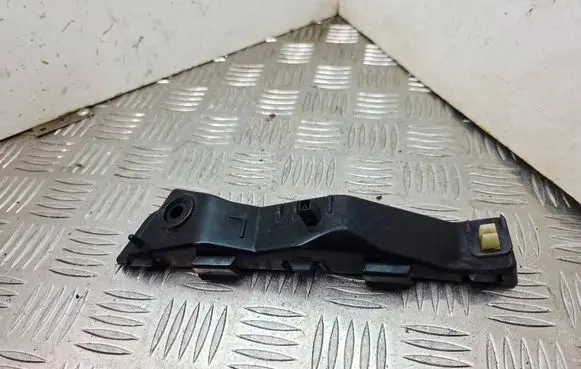 KIA Carens III Front bumper mounting bracket 86513A4020