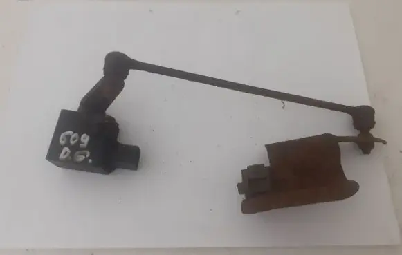 Mercedes-Benz E W210 Air suspension front height level sensor A0105427717