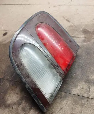 Nissan Almera Tailgate rear/tail lights BA75E