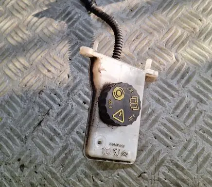 Peugeot 308 Brake fluid reservoir 9807651580