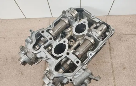 Subaru Legacy Engine head 