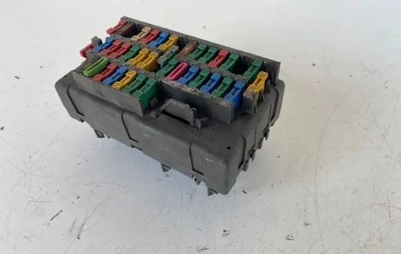 Peugeot 806 Fuse module 5970109547