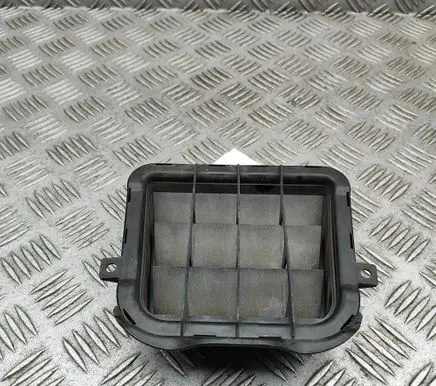 Porsche Macan (95B) Quarter panel pressure vent 8K0819181B