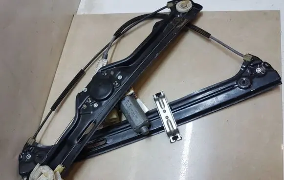 BMW X5 E70 Front door window regulator motor 0130821461