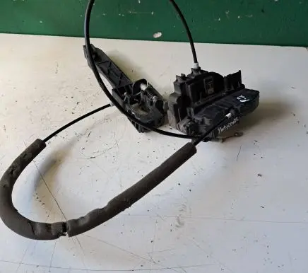 Nissan Pathfinder R51 Front door lock