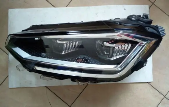 Volkswagen Golf VII Headlight/headlamp