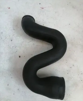 Audi A4 S4 B5 8D Intercooler hose/pipe 8D0145828C