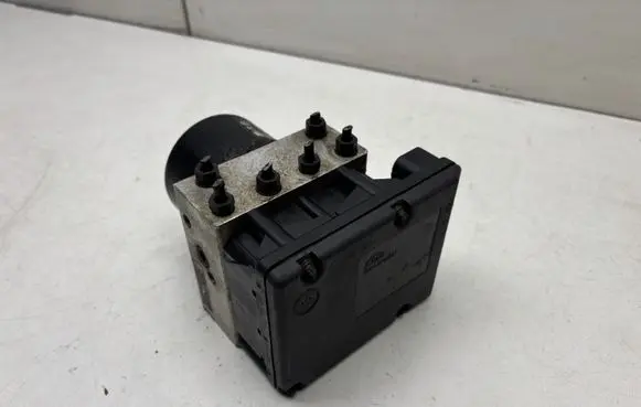 Volkswagen Golf IV ABS Pump 1J0907379P 1J0614117D