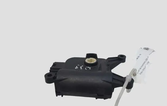 Volkswagen PASSAT B6 Air flap motor/actuator 0132801362
