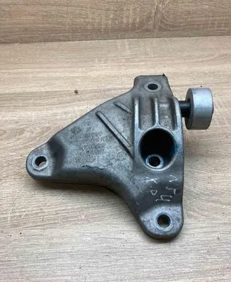 BMW 5 F10 F11 Engine mount bracket 6777605 13992010