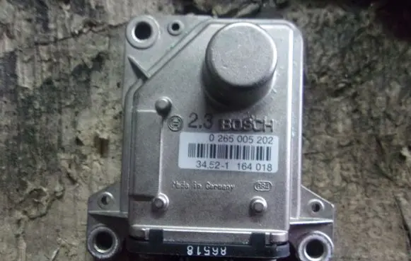 BMW 7 E38 Airbag deployment crash/impact sensor 0265005202