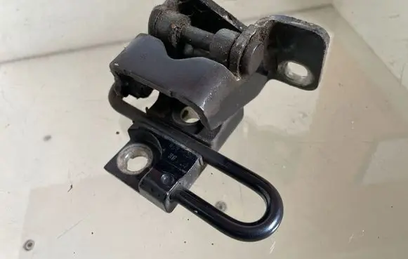Volkswagen Golf VI Rear door lower hinge 1K4833412Q 4946575