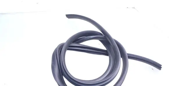 Subaru Impreza IV Front door rubber seal 5L010712