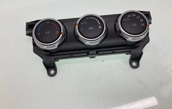 Mazda 2 Climate control unit