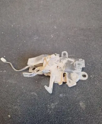 Lexus IS 200-300 Engine bonnet/hood lock/catch