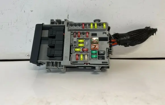 Opel Insignia A Fuse module 13222786