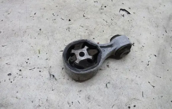 Nissan Qashqai Engine mount vacuum valve KRIS235789