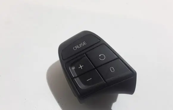 Volvo XC90 Steering wheel buttons/switches 30739638