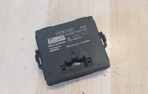 Volkswagen Golf VII Gateway control module 5QE907530D 5QE907530A