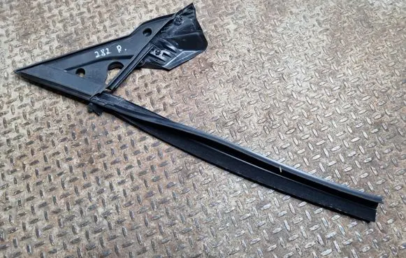 BMW 2 F22 F23 Rubber seal front coupe door window 7268420