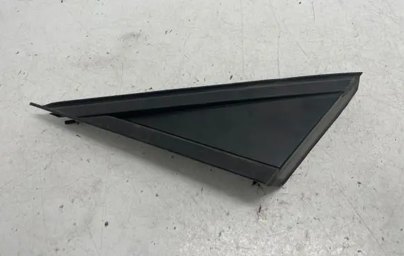 Opel Astra K Fender end trim 39041993