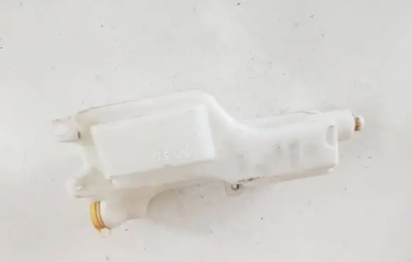 Mazda BT-50 Windshield washer fluid reservoir/tank