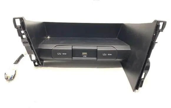 KIA Ceed USB socket connector 84682J7000