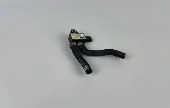 Mercedes-Benz E W213 Exhaust gas pressure sensor A6519050300 RD00155180 02T11