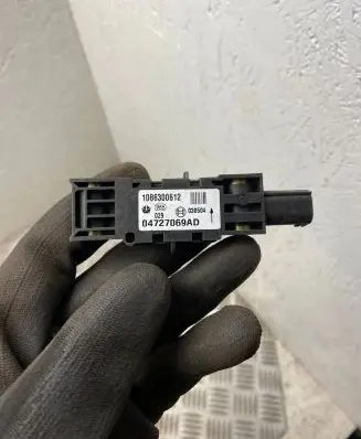 Chrysler Voyager Airbag deployment crash/impact sensor 04727069AD 1086300612 128594