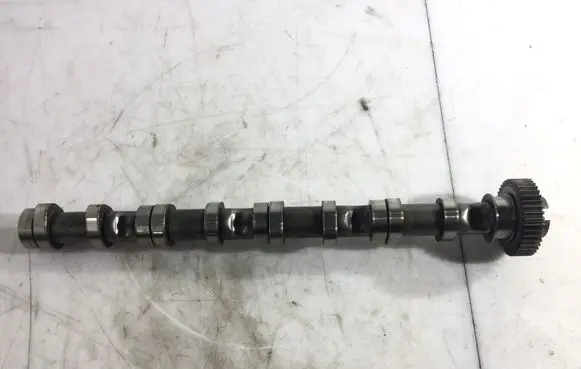 Volkswagen PASSAT B7 Camshaft 03L101 250113 563998