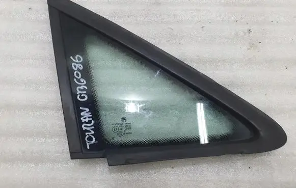 Volkswagen Touran I Front triangle window/glass 
