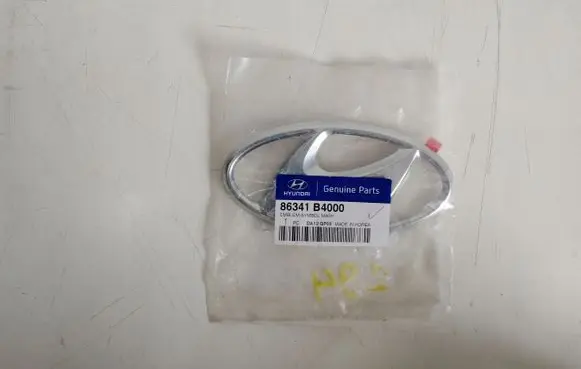 Hyundai i10 Manufacturer badge logo/emblem 86341B4000